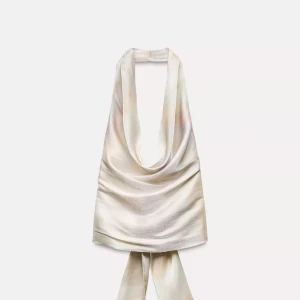 Champagnefärgad halterneck topp - Säljer denna fina halterneck topp från Zara, aldrig använd! 🩷