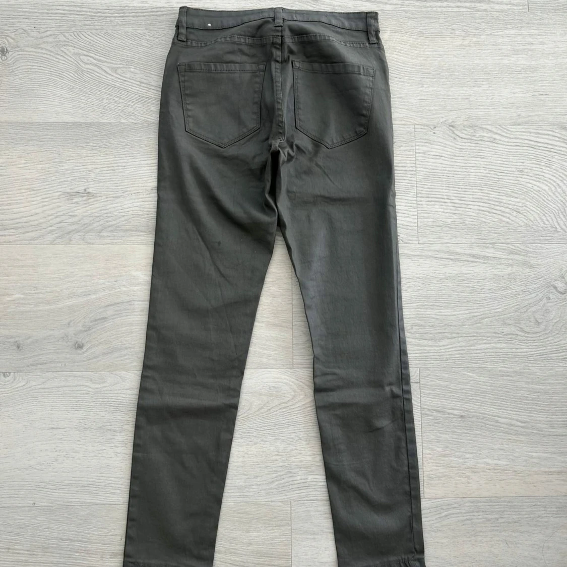 Mörkgrå skinny byxor från MNG Denim - 1