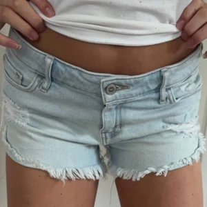 Ljusblå jeansshorts  - Snygga ljusblå jeansshorts från Hollister som är låg midjade!💞