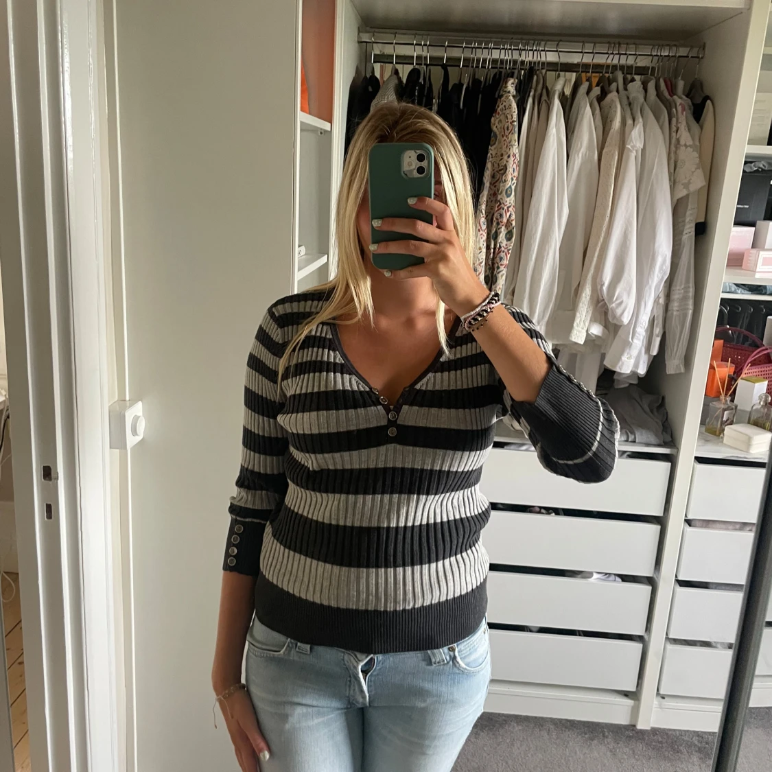 Randig ribbad tröja med knappar - 3