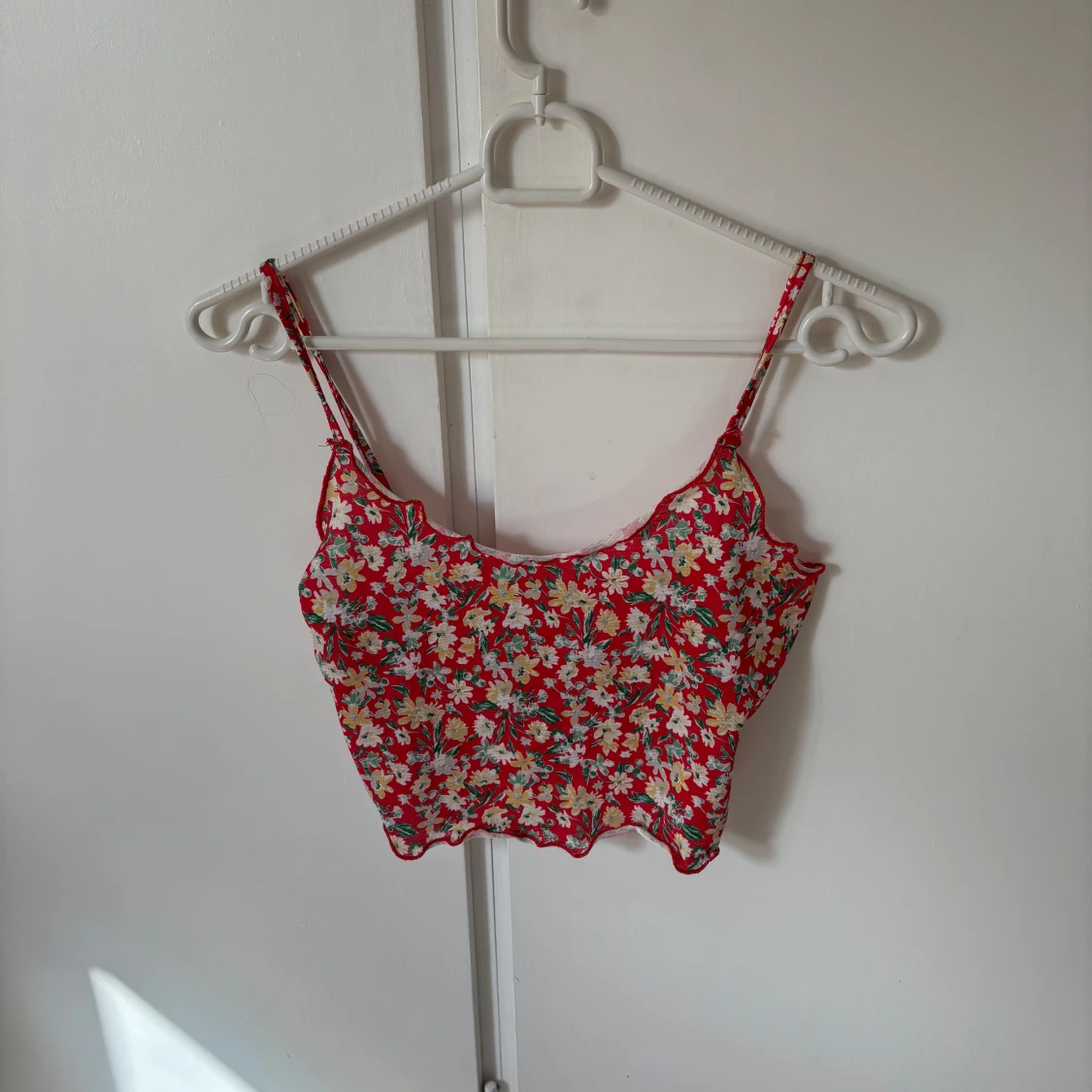 Röd blommig croppat linne från Shein - 1