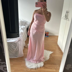 Rosa bandauklänning - Tubklänning, helt ny