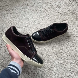 Lanvin skor  - Säljer ett par Lanvins skor som är i UK 9 vilket motsvarar 43! Hör gärna av dig om du har frågor! 