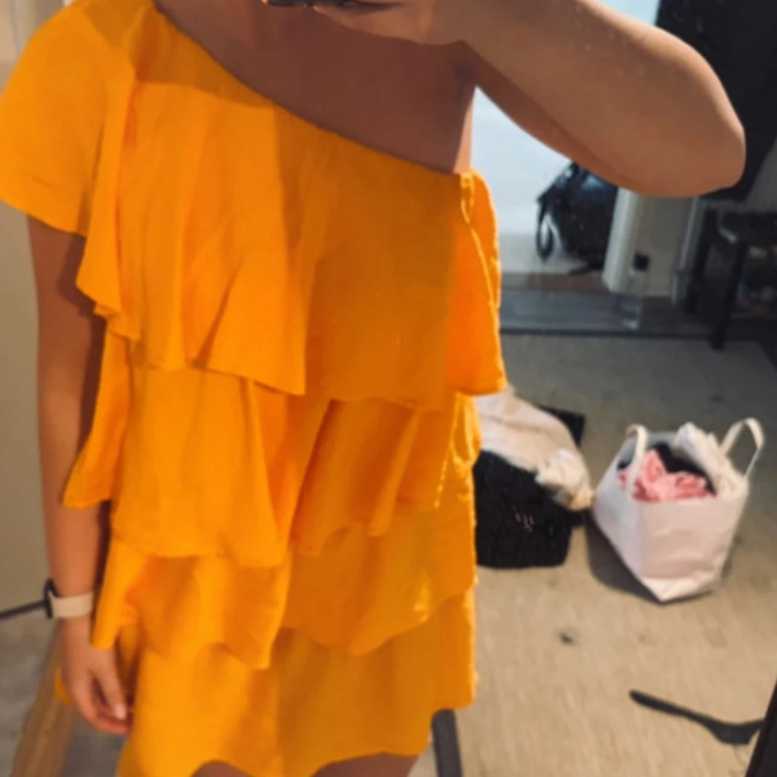 Orange  volangklänning one shoulder - 1