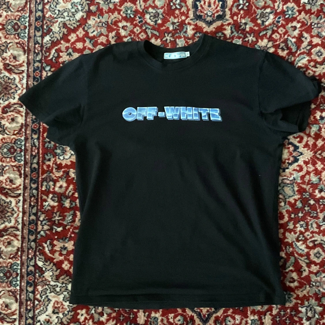 Svart Off-White t-shirt med blå print