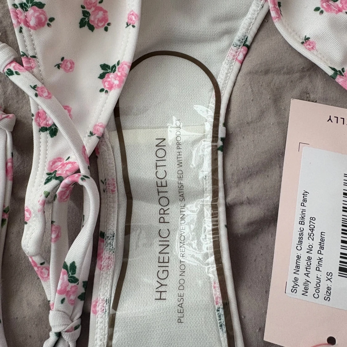 Vit blommig bikiniunderdel från Nelly - 3