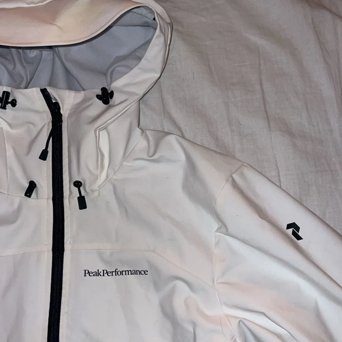 Vit vindjacka Peak Performance - 1