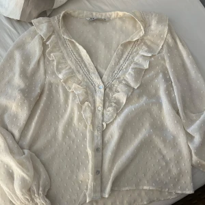 Zara blus - Storlek S/M använd fåtal gånger! Kom med prisförslag❣️