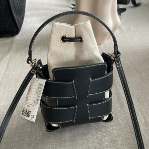 Bucket bag - Hm’s välkända bucket bag! Helt ny med prislapp 