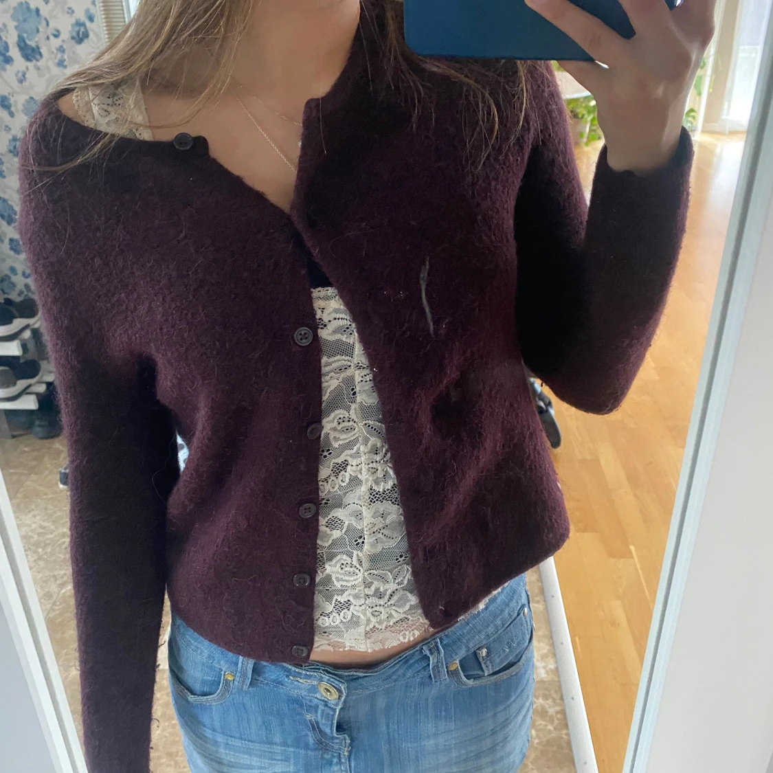 Mörkröd/vinröd kofta cardigan från Gina Tricot