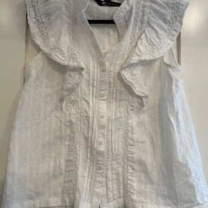Blus - Såå fin blus från Zara. Knappt använd och i bra skick.