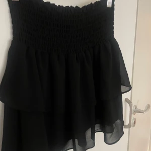 Volangkjol  - Söt volangkjol, perfekt nu i sommar 💞 Kommer ej till användning längre, pris kan diskuteras 🙌🏼