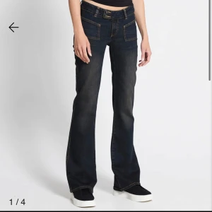 Lågmidjade jeans - Supersnygga lågmidjade jeans, passar mig perfekt som är ca 173. Nypris 400
