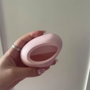 Ariana Grande parfym MOD Blush - Supergod parfym från Ariana grandes märke 💕 flaskan är 30ml och kostar 625kr nu 😊 ca 80% kvar