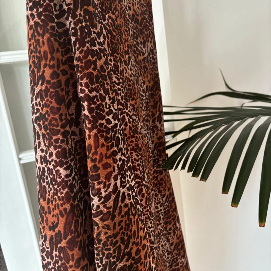 Långklänning med leopardmönster och guld, Storlek Onesize - 36/46 - 3