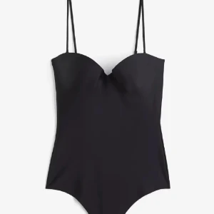 HM BODY - svart h&m Body i storlek 75C, köpte den då jag tänkte att jag behövde en större storlek men 75B passade bättre. Säljer vid bra pris då den är eftersökt och jag köpte den dyrt💕Nyskick och aldrig använd bara testad:)
