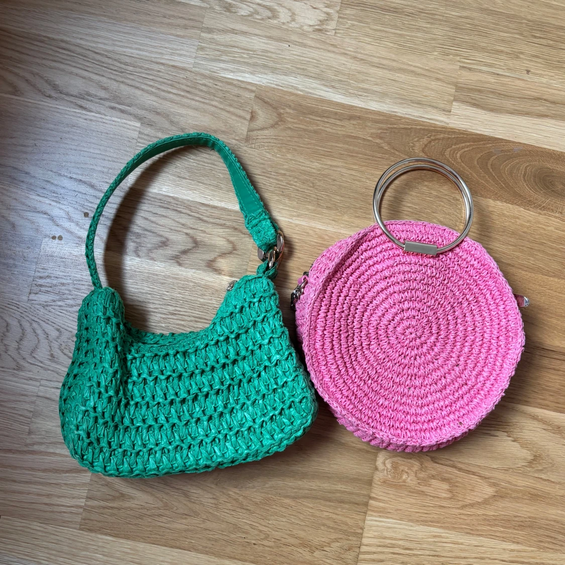 Två virkade väskor från H&M