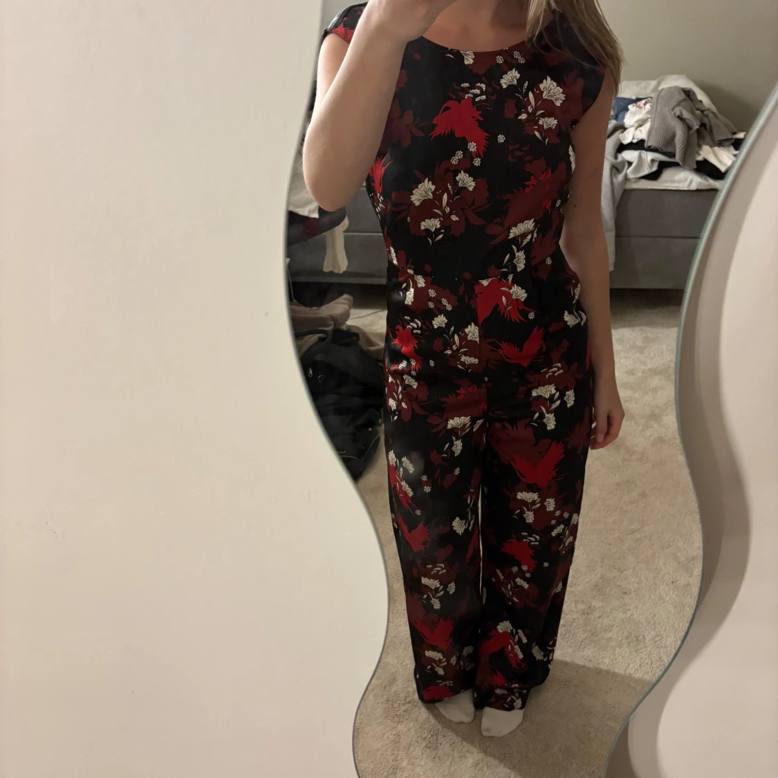 Blommig svart jumpsuit från ONLY