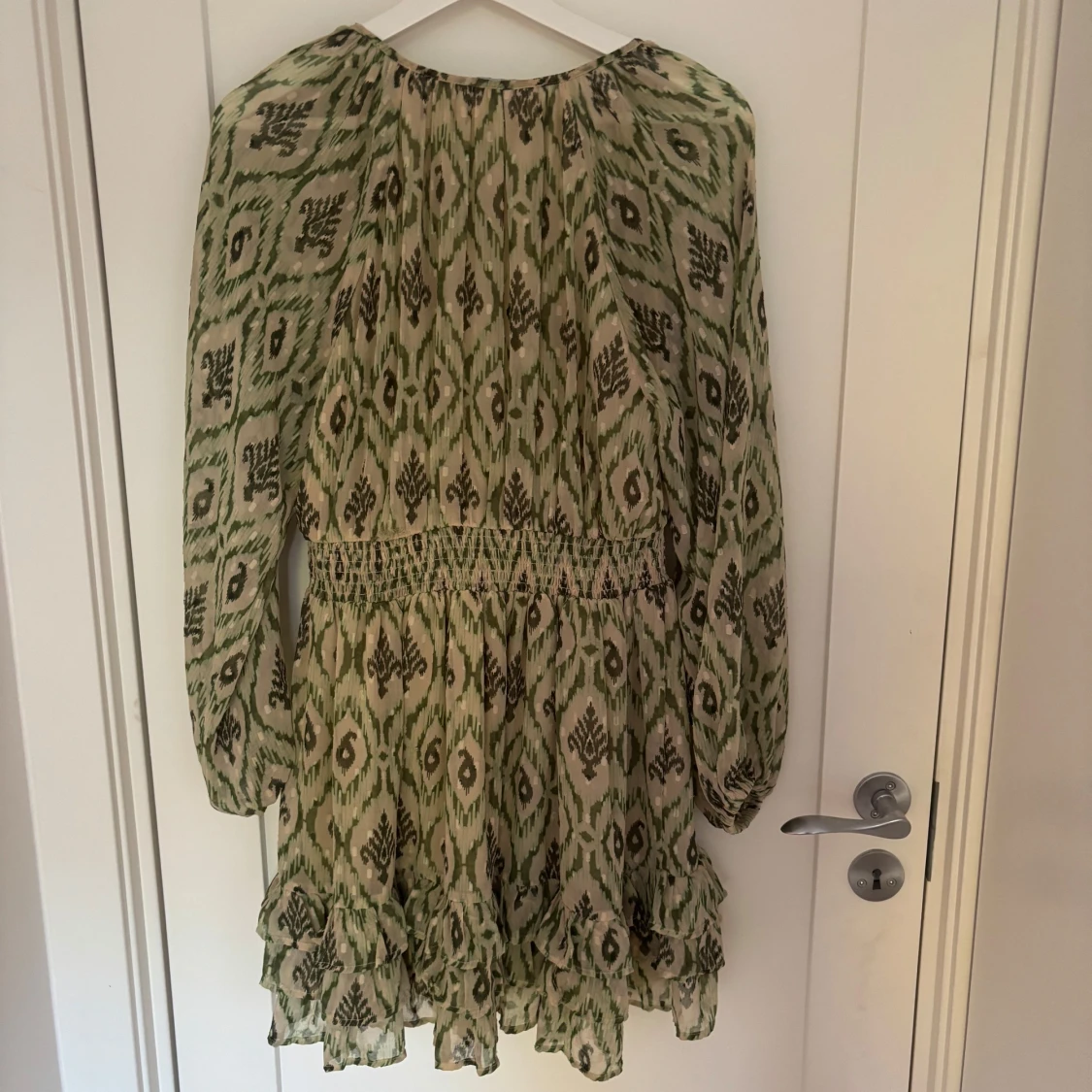 Grönmönstrad kortklänning från Zara - 1