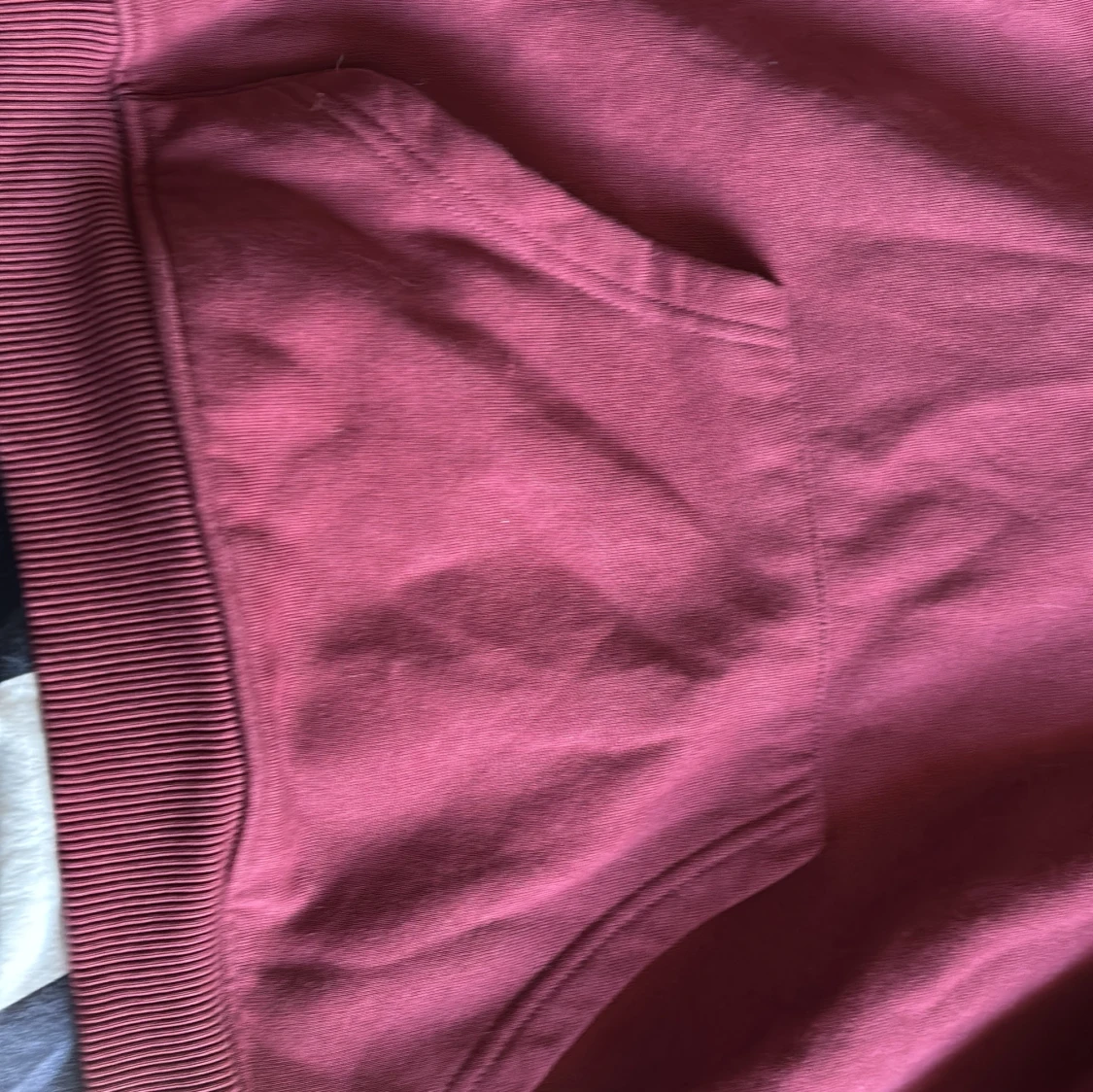 Vinröd hoodie med luva - 3