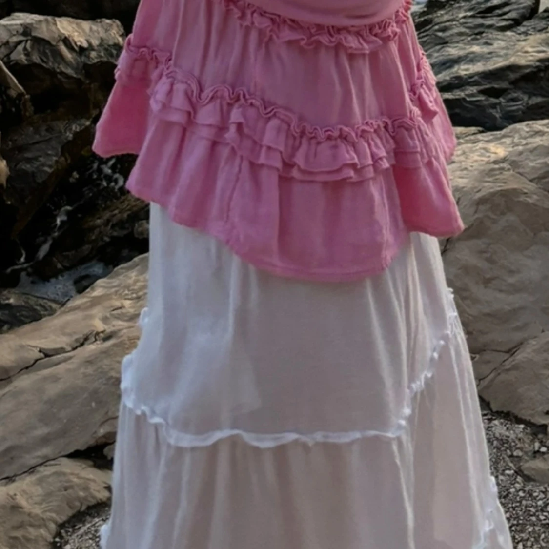 Vit långkjol med volangdetaljer - 1