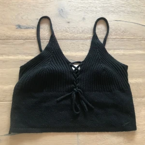 Halterneck topp - Inte bästa skicket, annars väldigt fin.