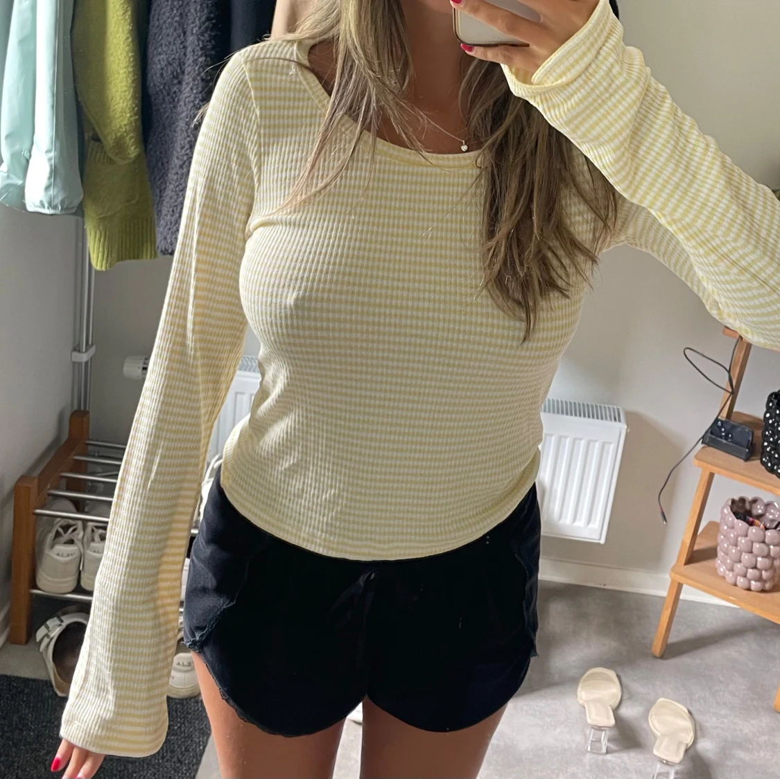 Gul- och vitrandig långärmad tröja - 2