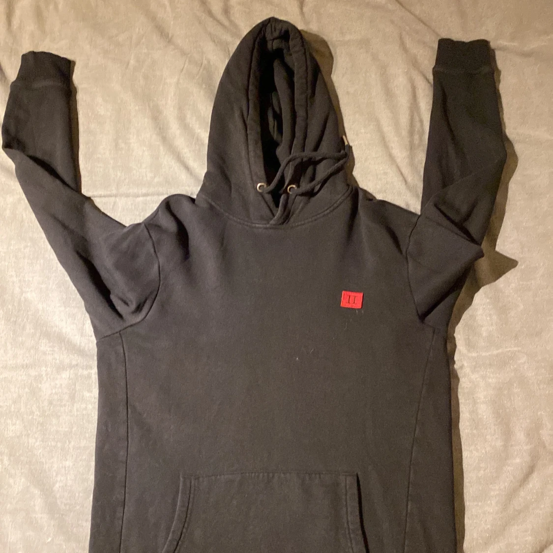 Svart hoodie från Les Deux