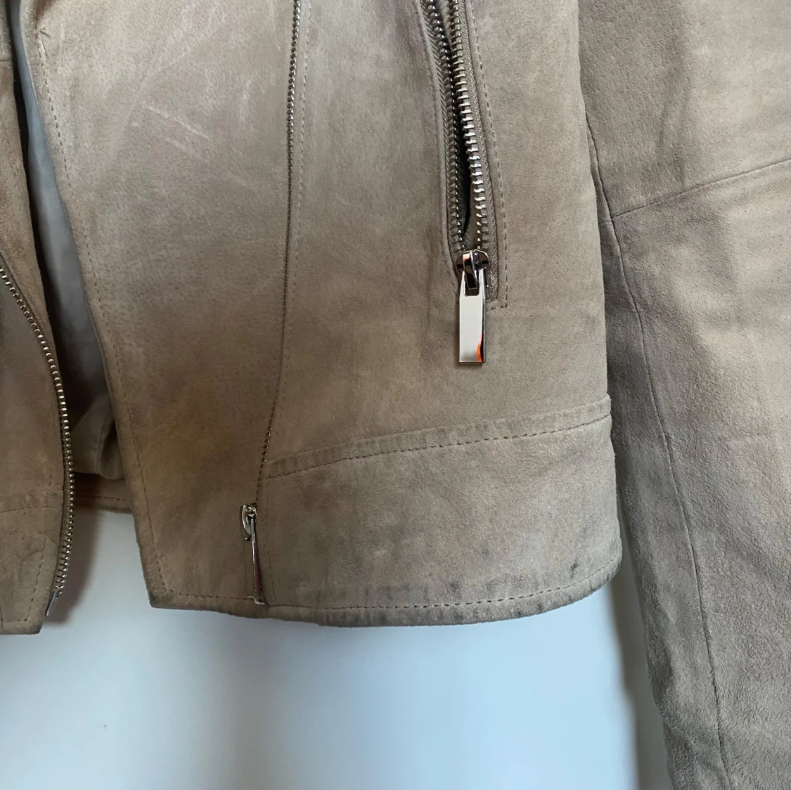 Ljusrosa/ Beige mocka jacka från Mango - 3