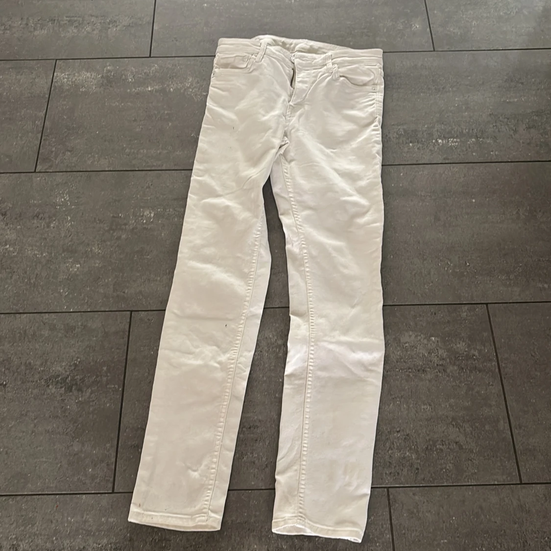 Vita skinny jeans från &Denim