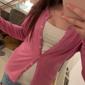 Rosa kofta - Jätte fin kofta passar till allt!! Kommer aldrig till användning🥹💕💕