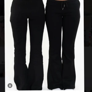 Svarta bootcut byxor - Mjukis byxor från Nitted. Helt oanvända i storlek M