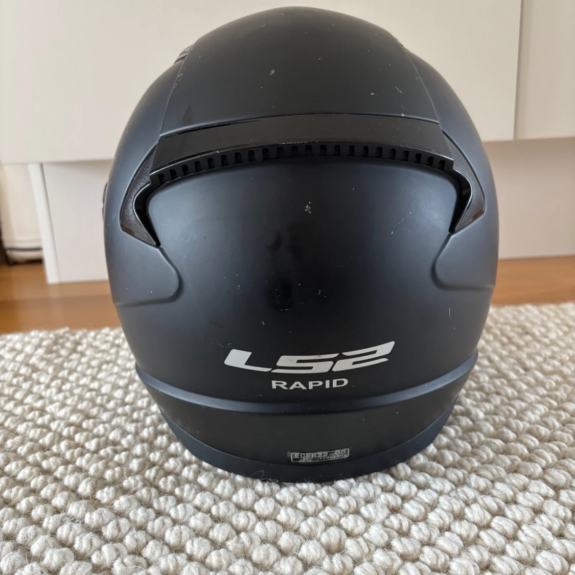 Svart hjälm från LS2 - 4