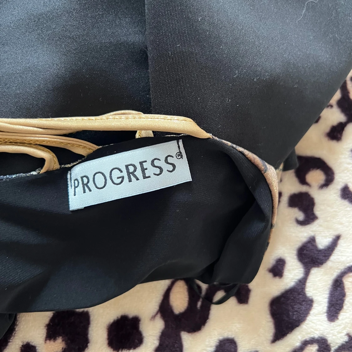 Leopardmönstrad klänning från Progress - 3