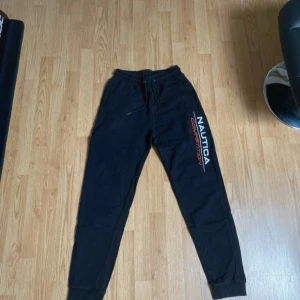 Nautica Competition Mjukisbyxor  - Säljer dessa då jag inte längre använder dem. Pris går att diskuteras.