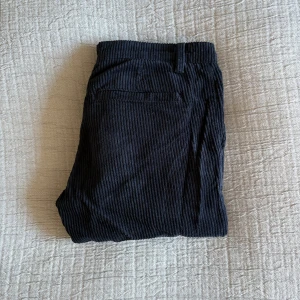 Manchester byxor - Manchester byxor från Only&Sons | Bra skick 8/10 | Modell: Loose | Storlek: 28/32 | Hör av er vid minsta lilla fundering! | A&Wfashion 🌟🙌🏻