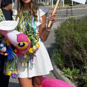 Student klänning  -  Vit studentklänning från BubbleRoom, använd en gång Därav nyskick.  i storlek. S. 