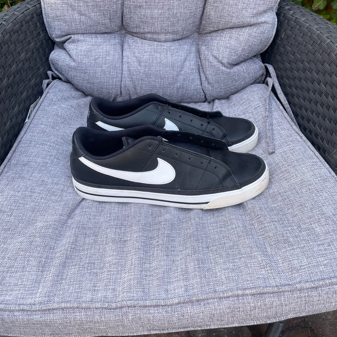 Svarta Nike sneakers med vit sula - 1
