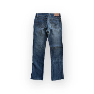 7 for all mankind jeans - Storlek W28 passar S. Har ett hål som lagats