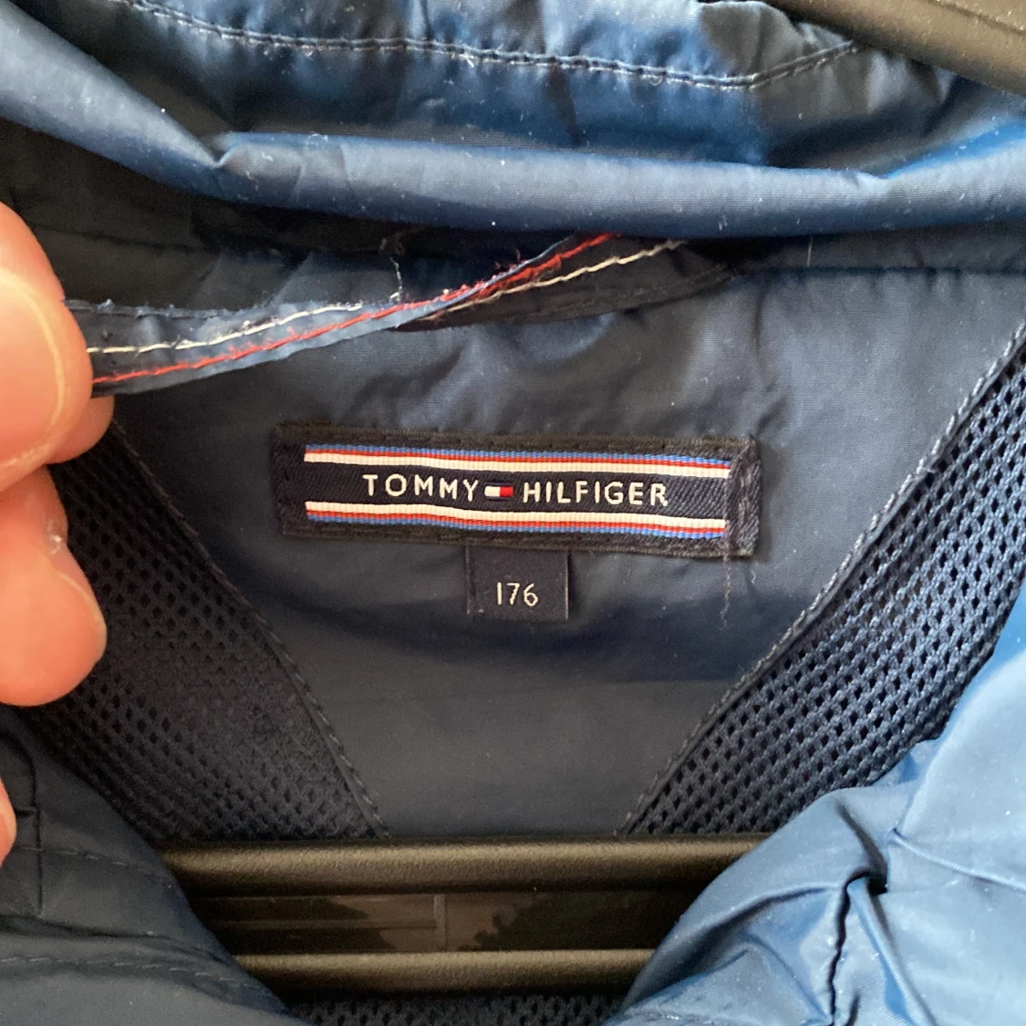 Blå vindjacka från Tommy Hilfiger - 2