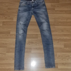 Replay jeans - Tjena. Säljer dessa sjukt feta replay jeans i stl w26 l30. De är i 8/10 skick. De är i slim fit. Ny pris ligger runt 1299. Hör gärna av er vid funderingar. Pris kan diskuteras 
