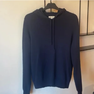 Soft Goat hoodie - Riktigt skön 100% kashmir hoodie ifrån soft goat! || nypris: 3700kr || storlek M men passar också S || skriv om ni har frågor! 😊