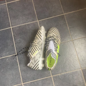 ADIDAS Nemisis fotbollsskor  - Möts i Stockholm