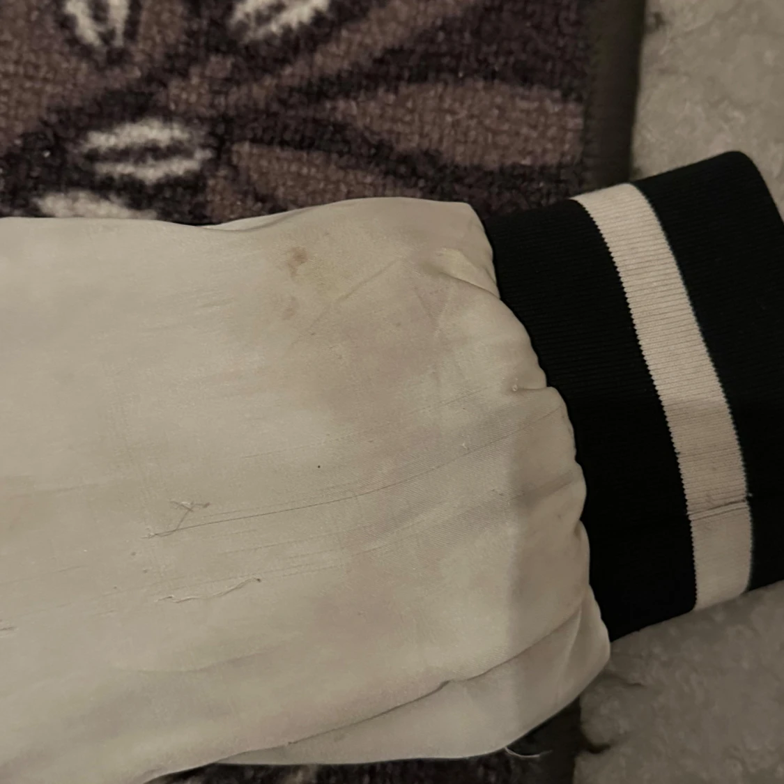 Svart och vit bomberjacka från Lindex - 4