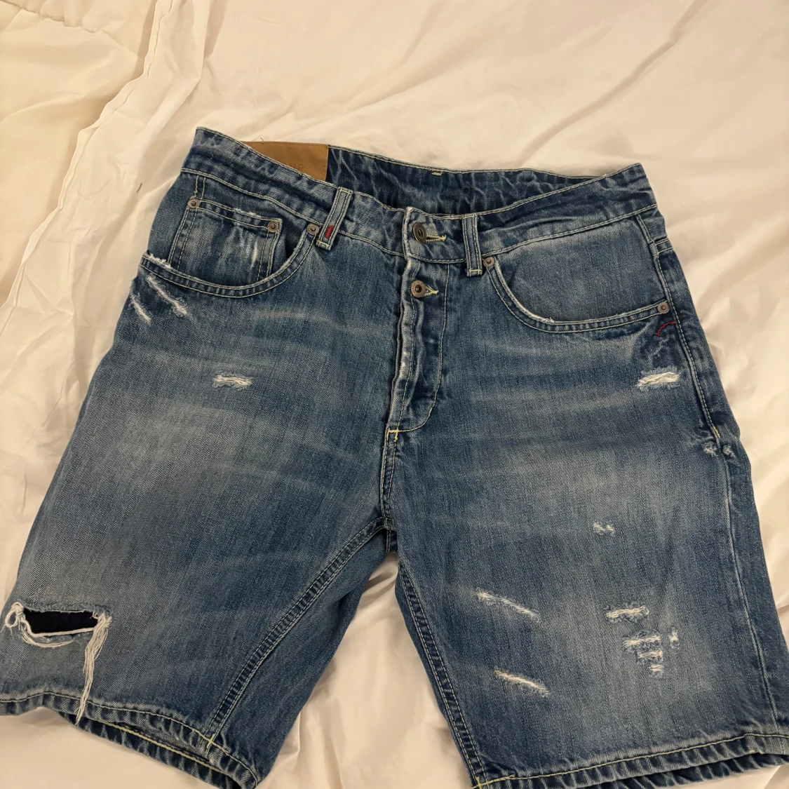 Dondup shorts med slitningar  - 1