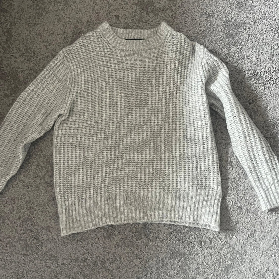 Grå stickad tröja XS