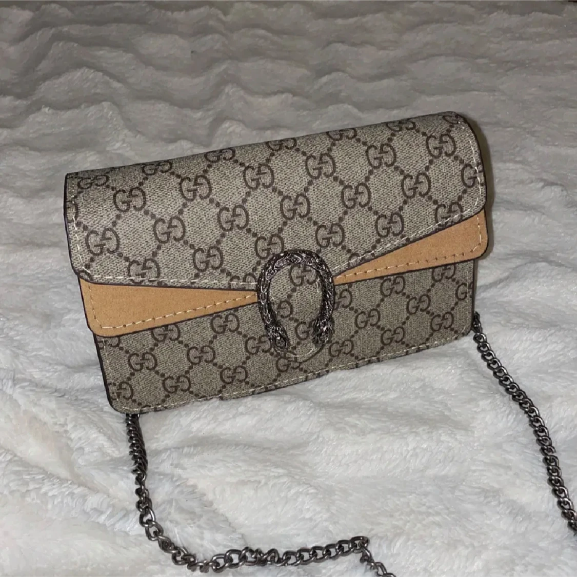 Mönstrad kuvertväska med kedja