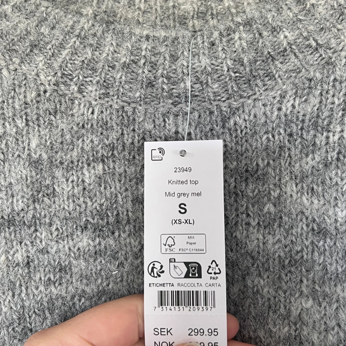 Grå stickad tröja från Gina  - 4