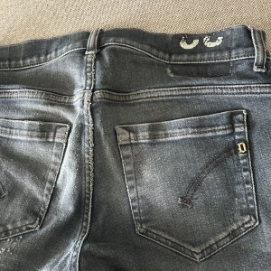 Dondup jeans  - Dondup jeans-bra skick-vill bli av med dem snabbt så kom med pris förslag så diskuterar vi efter!!!