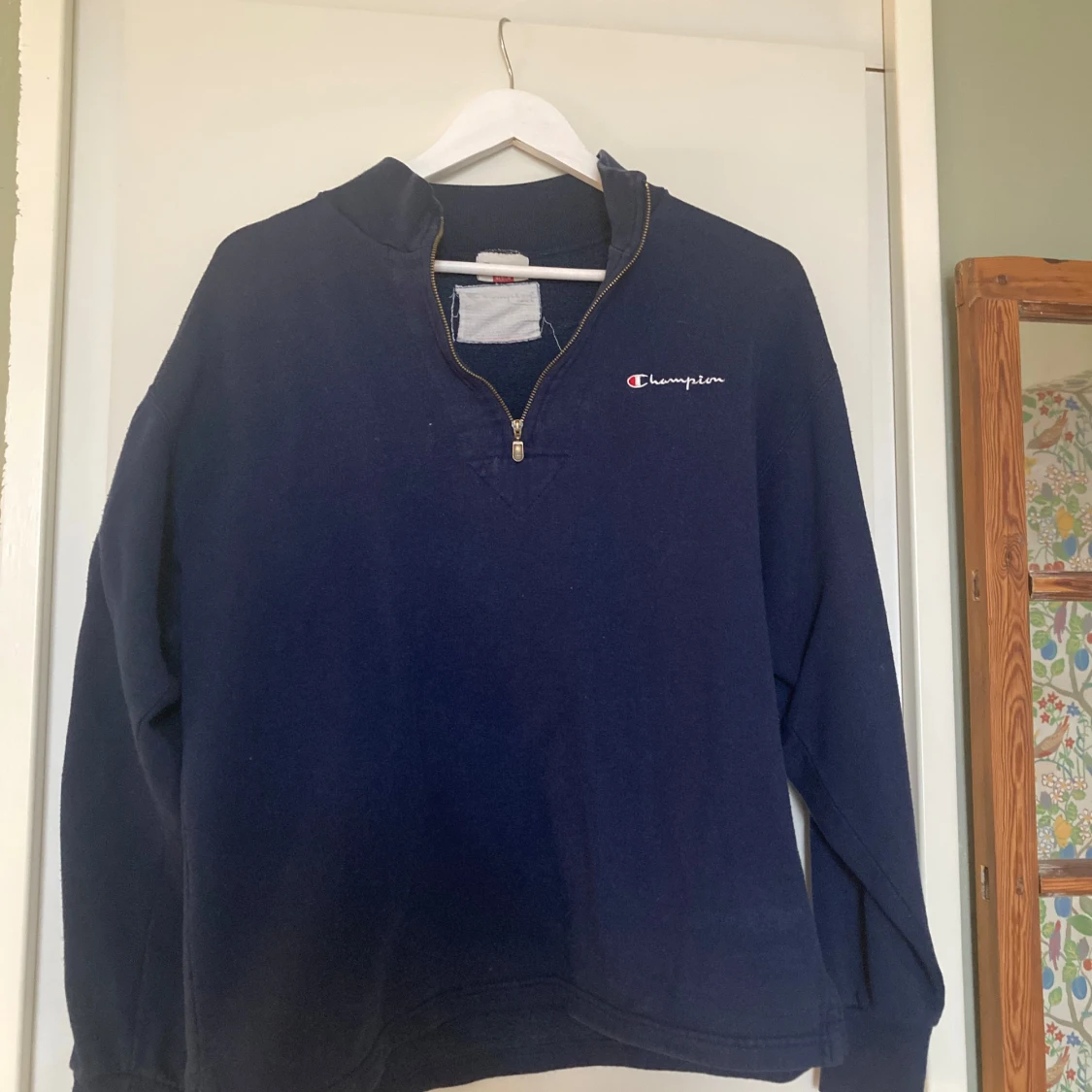 Mörkblå tröja från Champion